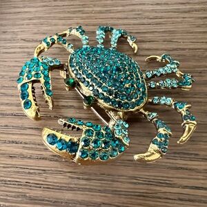 🌟Gold with Teal Crystals Crab Brooch